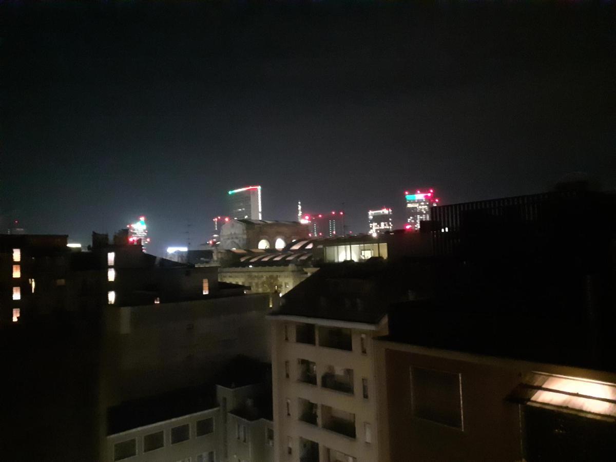 밀라노 Bilocale 7 Piano Balcone Vista Skyline 아파트 외부 사진