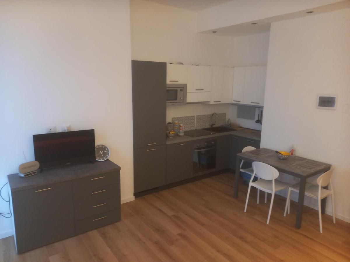 밀라노 Bilocale 7 Piano Balcone Vista Skyline 아파트 외부 사진