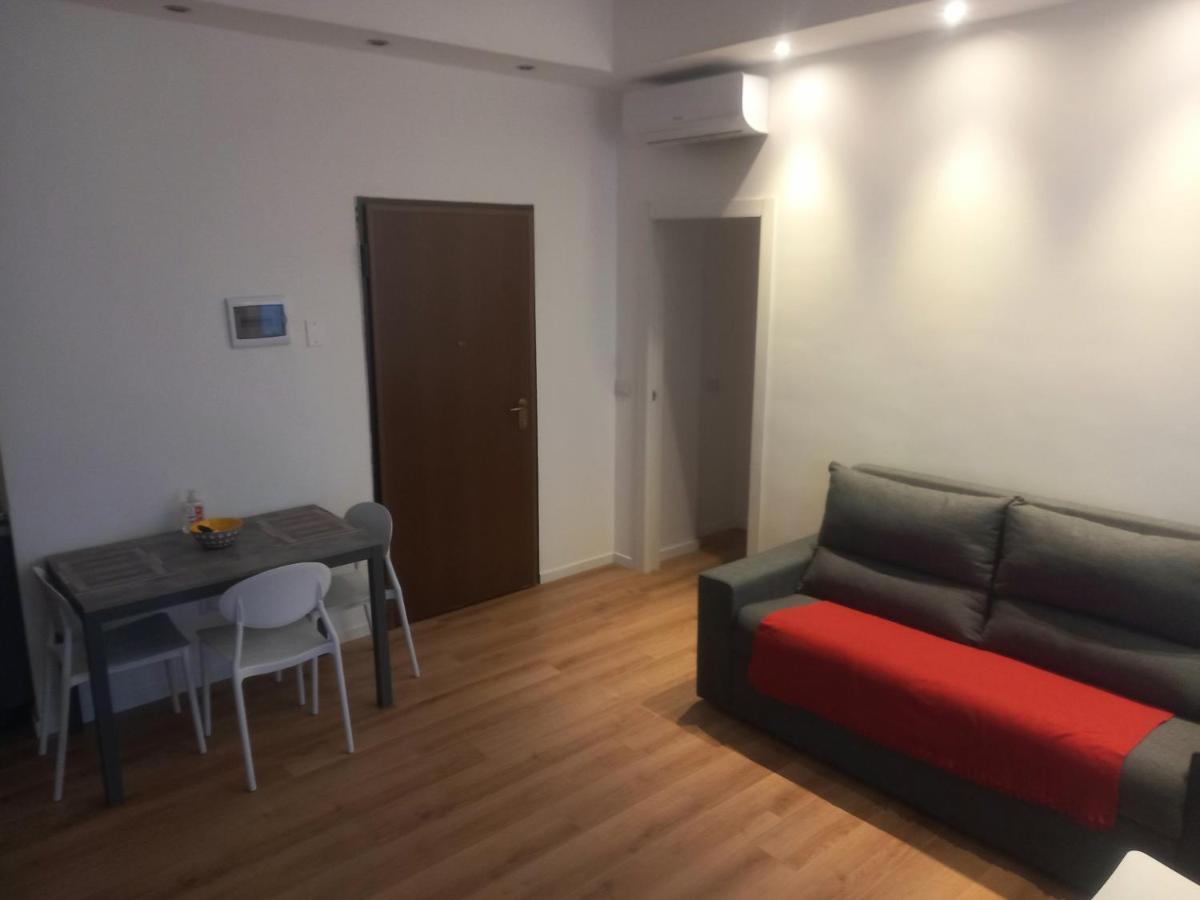 밀라노 Bilocale 7 Piano Balcone Vista Skyline 아파트 외부 사진