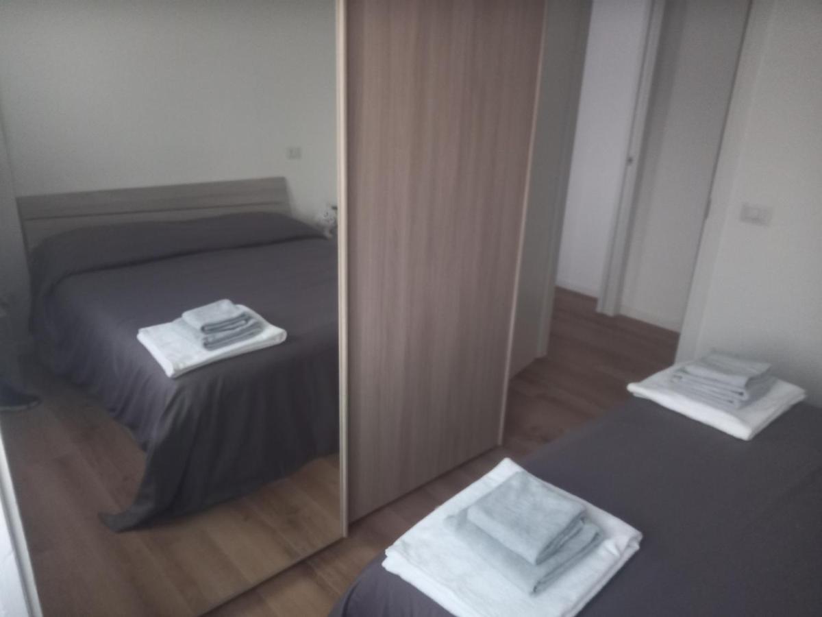 밀라노 Bilocale 7 Piano Balcone Vista Skyline 아파트 외부 사진